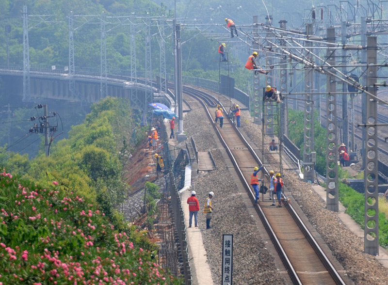 四川迎来铁路建设高峰期 东南西北都有重大工程要开建